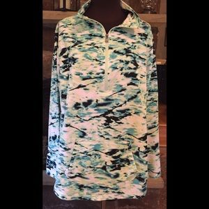 Women’s plus-size sweatshirt